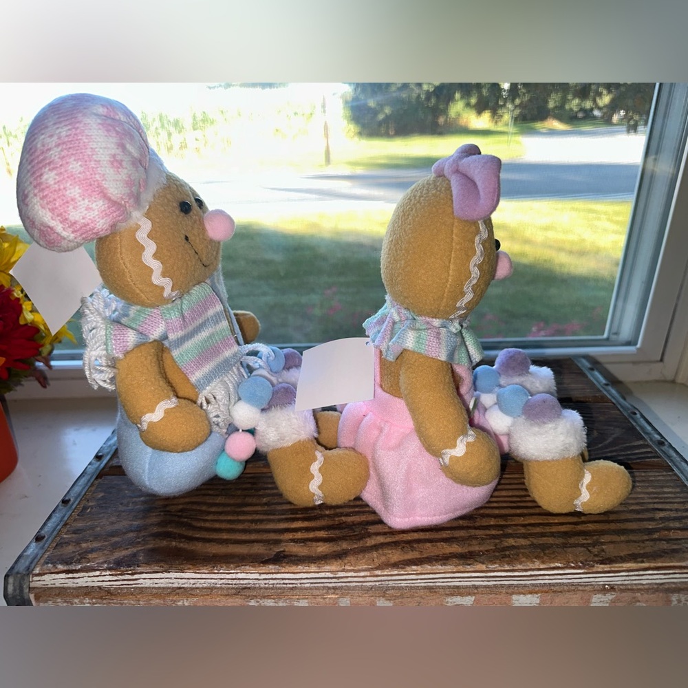 Pastel Gingerbread Girl & Boy Doll Shelf Sitter Christmas Set ~ NWT - Picture 4 of 7